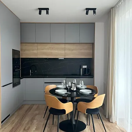 Vapartment Poprad, View Of The Tatras, Private Parking פופראד