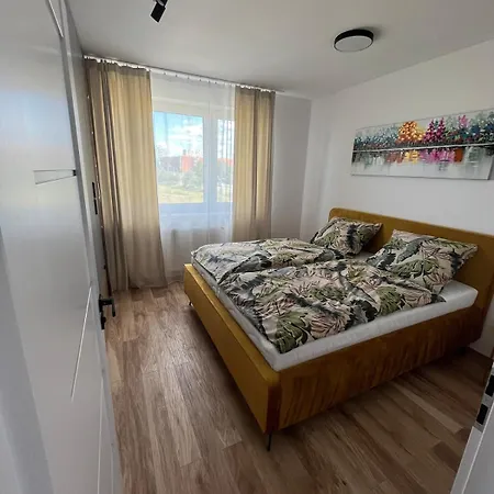 شقة Vapartment Poprad, View Of The Tatras, Private Parking بوبراد